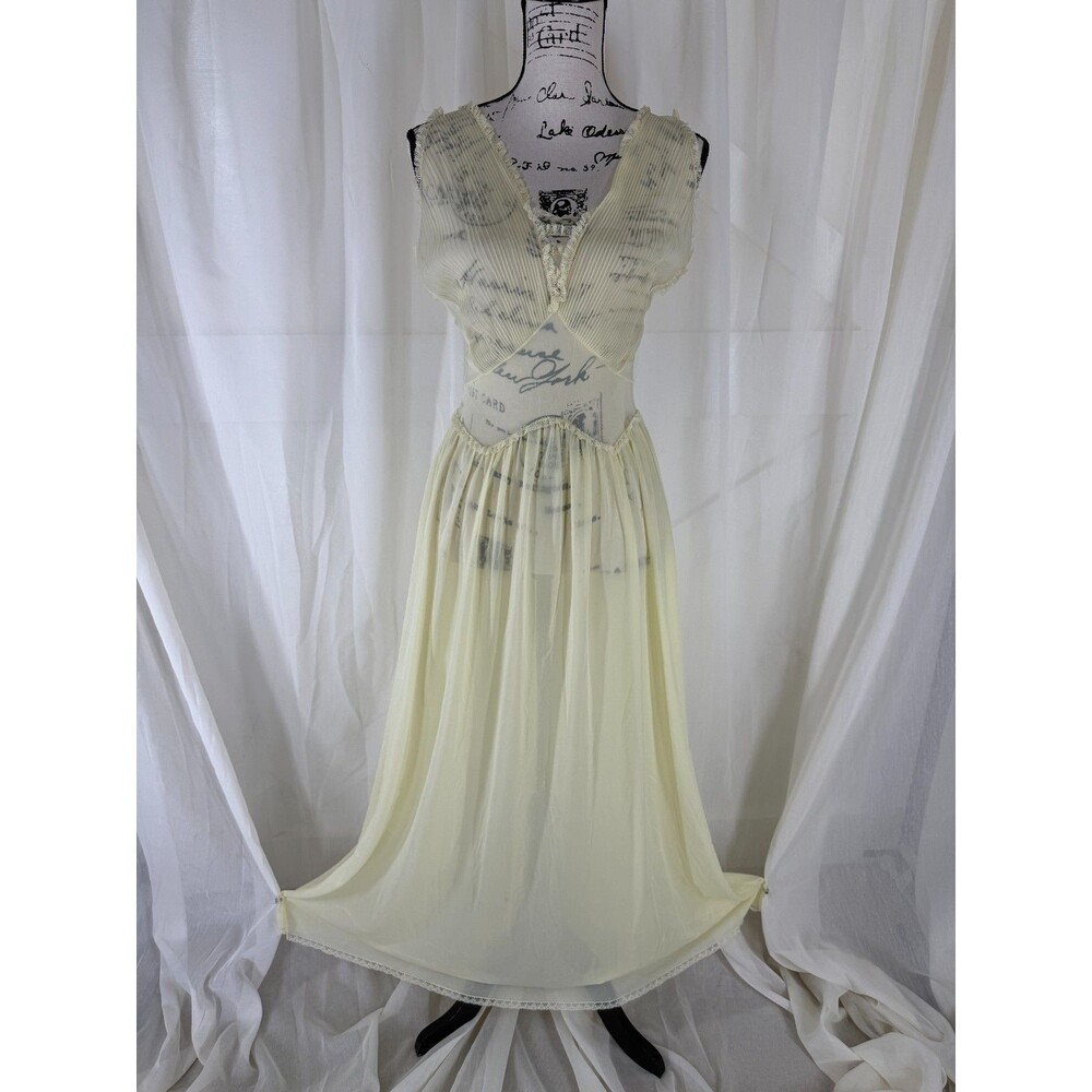 Vintage Munsingwear Yellow Sheer Pleated Peignoir Nightgown Nylon Tricot  USA